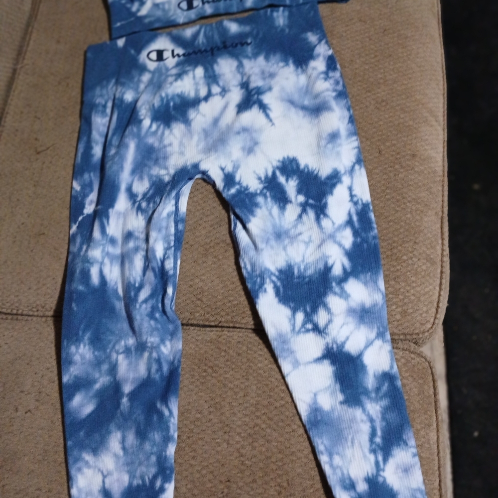 Champion Xl Tie-Dye Leggings Outfit - Blue